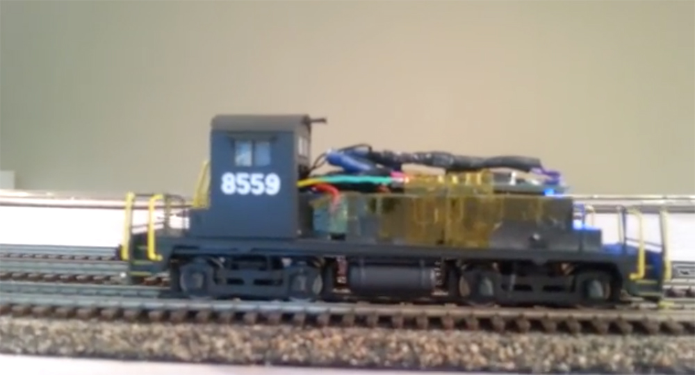 SoundTraxx Econami DCC decoder in an Arnold N scale SW1 switcher