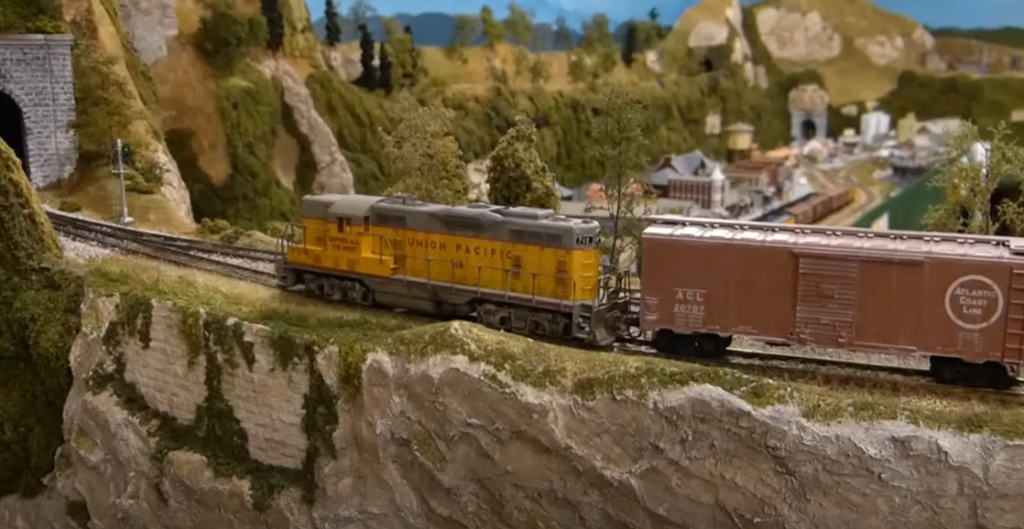 the Willow Creek Railroad, an HO-scale 400-square-foot layout set in the early 1950s