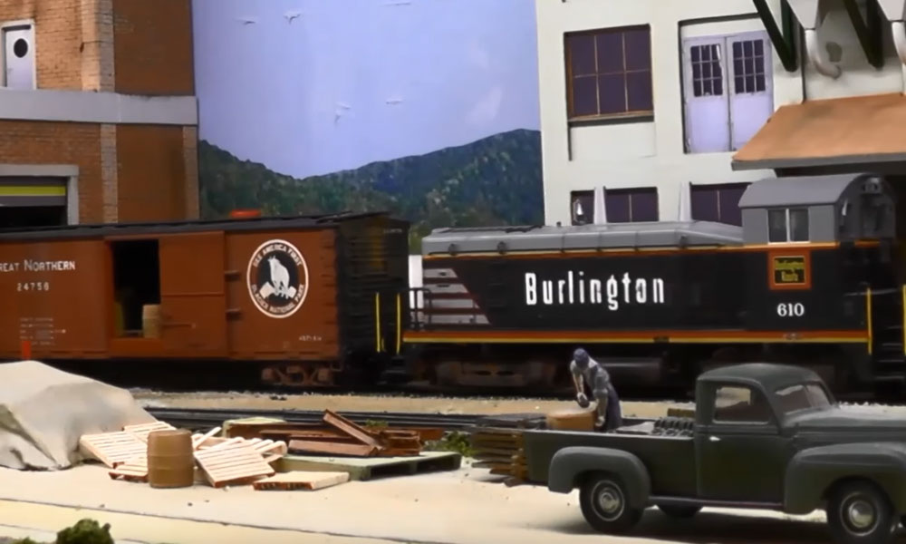 O scale diesel locomotive with boxcar