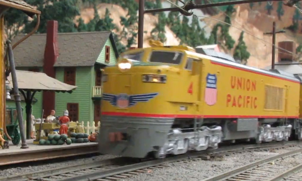 Model turbine locomotive