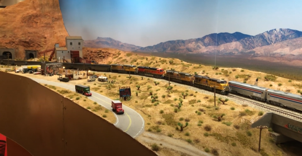 A Monoth mostra locomotive on a layout scene