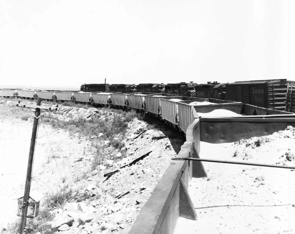 Rio Grande Railroad hopper cars inside Big Ten Curve