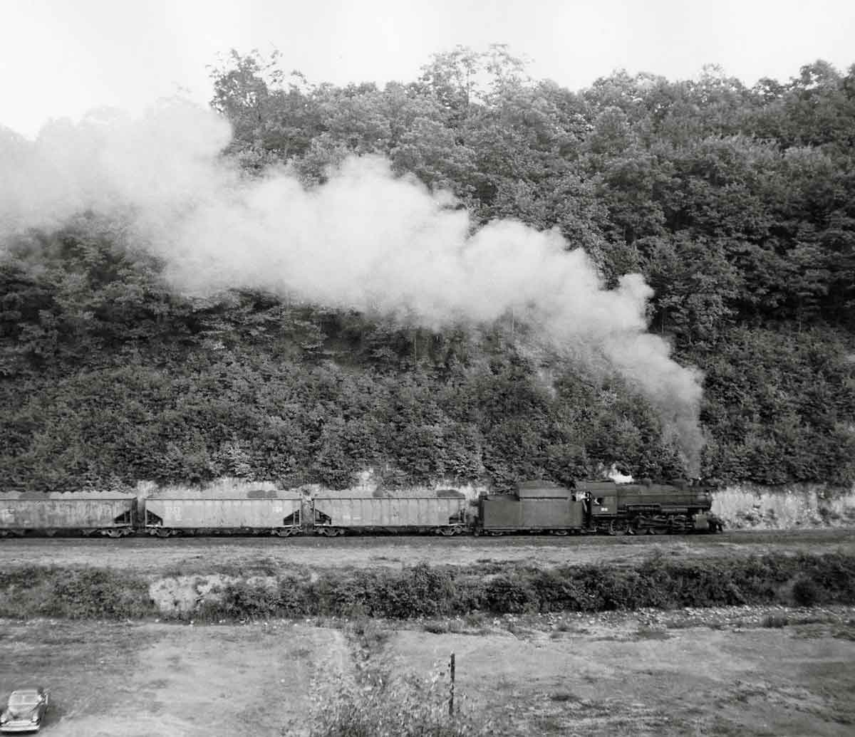 Western Allegheny Railroad 2-8-0 with Bessemer and Lake Erie hopper cars