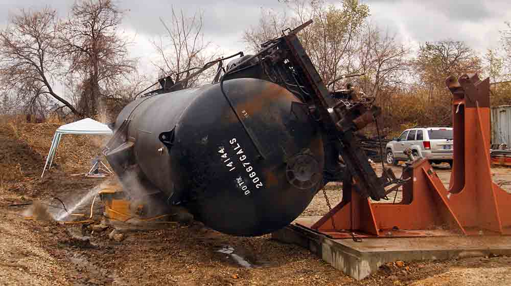 Safety valve on tank car during rollover test