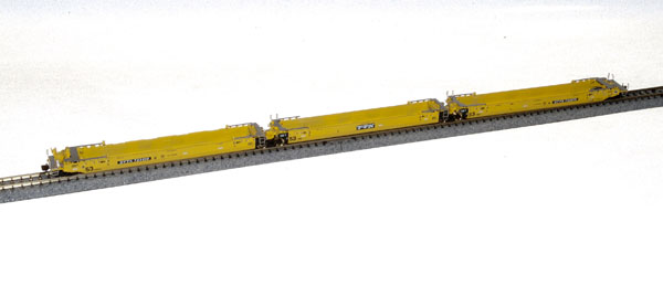 DeLuxe Innovations N scale Gunderson Maxi-Stack IV three-unit articulated well car. Preproduction sample shown. 