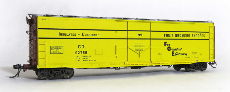 Moloco Trains HO scale Fruit Growers Express 50-foot plate B insulated boxcar with centered 12-foot plug door