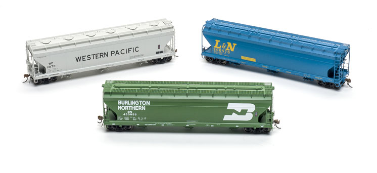 Athearn HO scale American Car & Foundry 4,600-cubic-foot-capacity three-bay Center Flow covered hopper