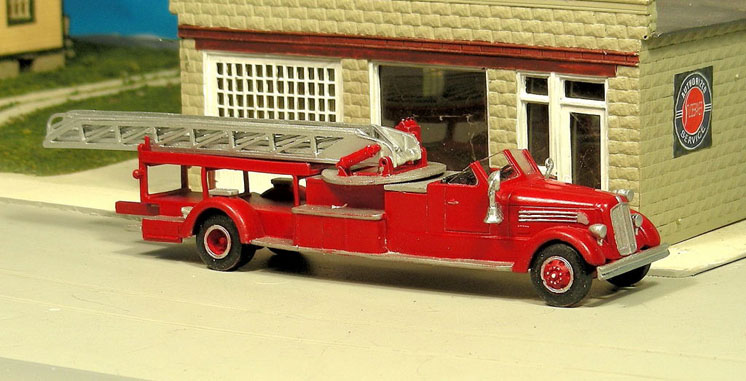 Sylvan Scale Models HO scale 1946-1951 Seagrave 75-foot aerial ladder truck