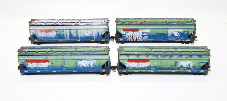 Micro-Trains Line Co. N scale Montana Rail Link American Car & Foundry three-bay Center Flow covered hopper