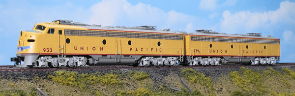 Walthers HO scale Union Pacific EMD E8 diesel locomotives