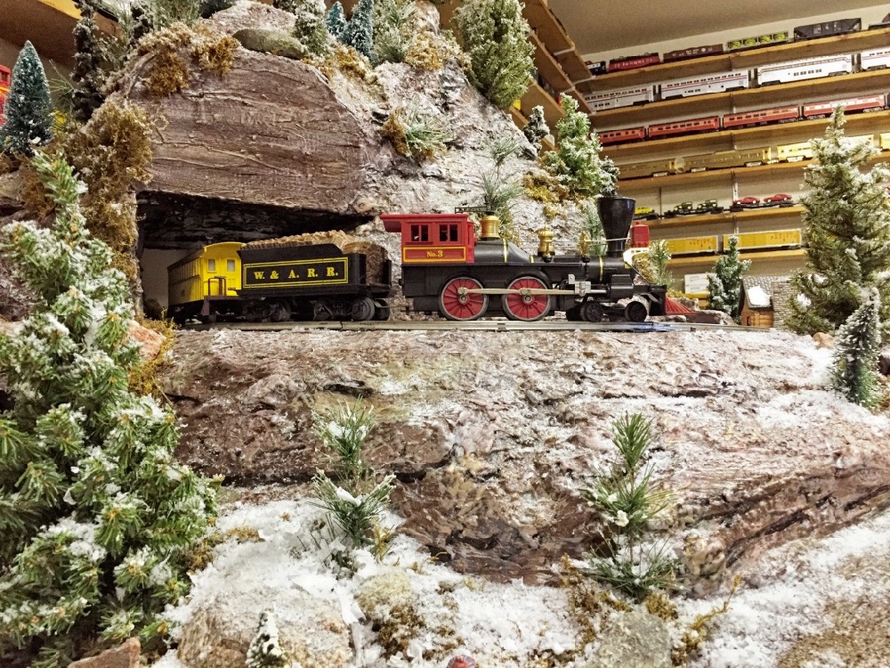 A 12x20-foot Christmas winter wonderland layout | Classic Toy Trains ...