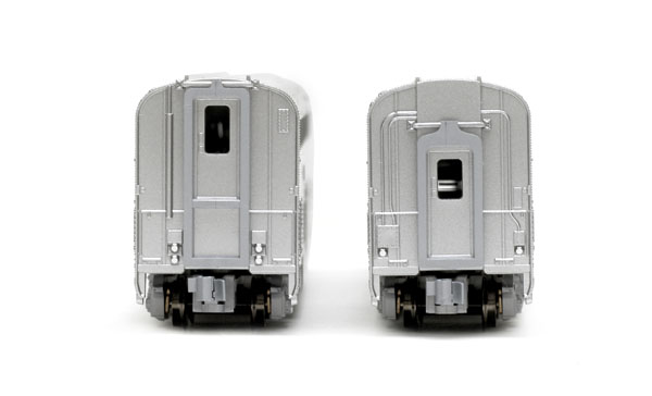 Step-down coaches had an upper level vestibule (left) on one end of the train and a standard-height vestibule (right) on the other end. 