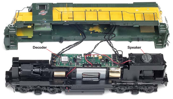 The DCC sound decoder is mounted above the motor and flywheels. The rectangular speaker is on the rear of the die-cast metal frame.