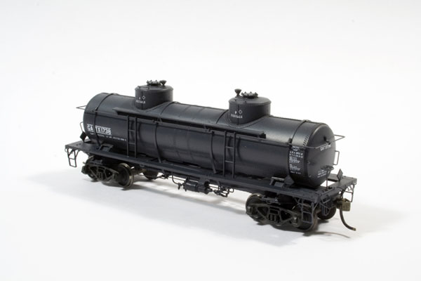Southern Car & Foundry HO scale two-compartment tank car