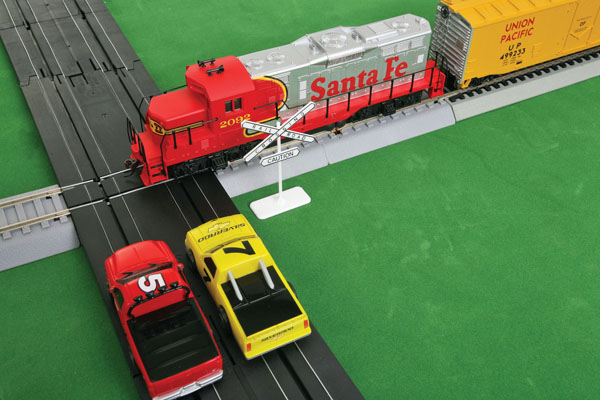 Walthers HO scale Race & Train intersection track