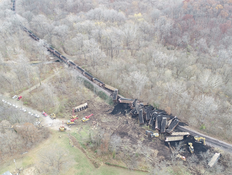 Digest NS coal train derails in Illinois Trains