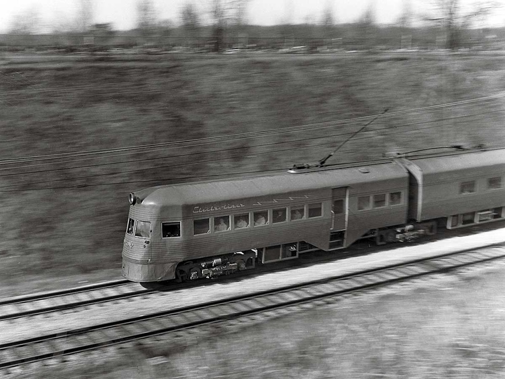 Chicago North Shore & Milwaukee Electroliner en route to Chicago