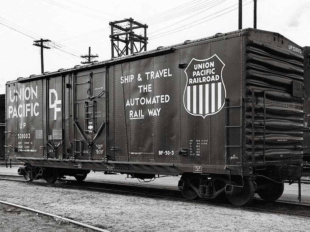 Union Pacific boxcar with built-in grain door