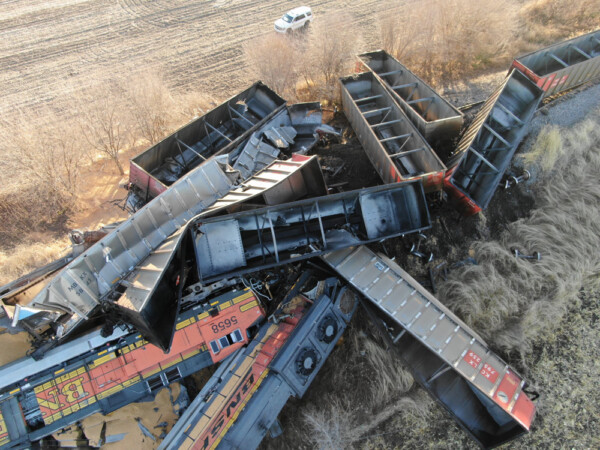 BNSF trains collide near Omaha - Trains