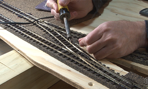 How to install feeder wires - Trains