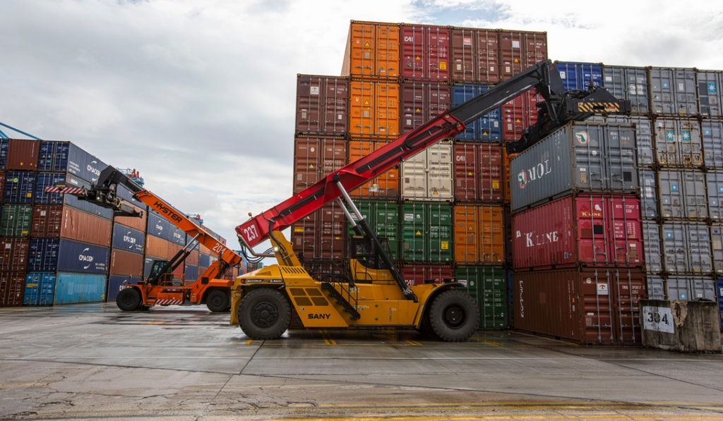 Lifting equipment moves containers