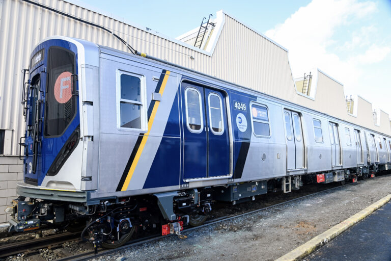 MTA Provides First Look At Open-gangway Subway Cars - Trains