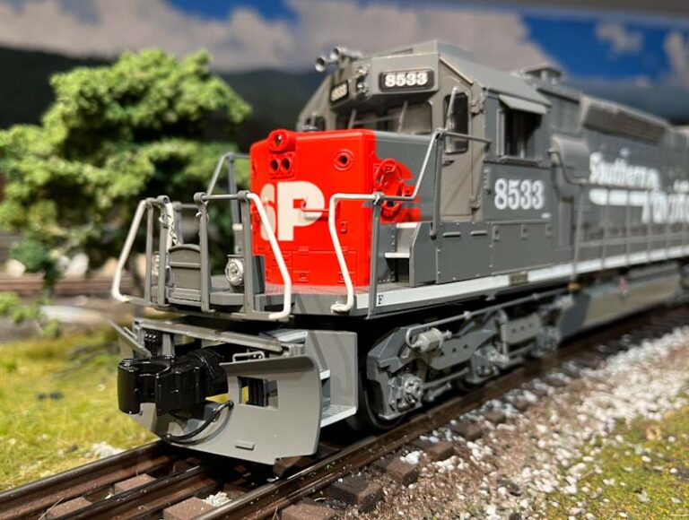 Front pilot details on the Southern Pacific Lionel SD40T-2 Tunnel Motor