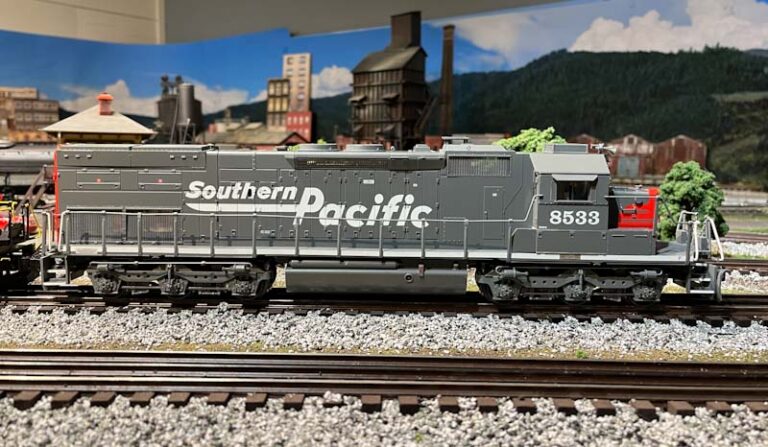 Lionel SD40T-2 Tunnel Motor in Southern Pacific paint