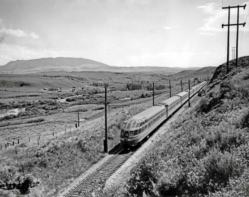 Milwaukee Road Hiawatha Fleet Stands Out - Trains