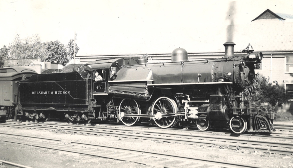 Roster shot of 4-4-0 locomotive