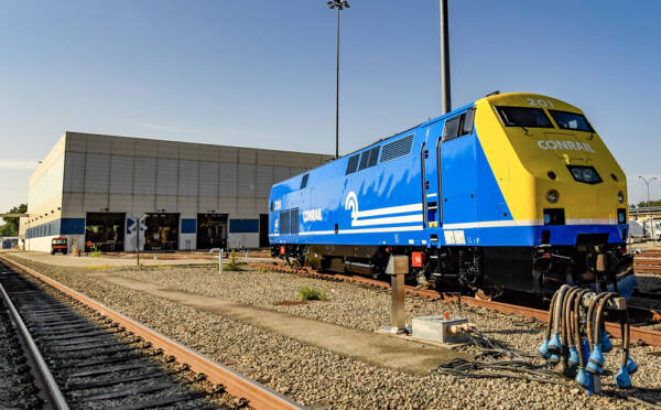 news-photos-metro-north-introduces-second-heritage-locomotive