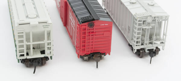 Guide to N scale couplers - Trains