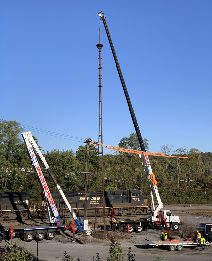 Crane lifting light tower