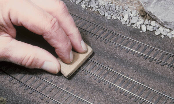 Would sanding model railroad track improve traction? - Trains