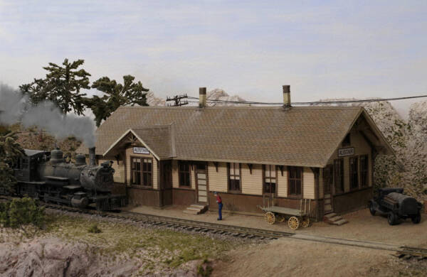 Five common structures for a model train layout