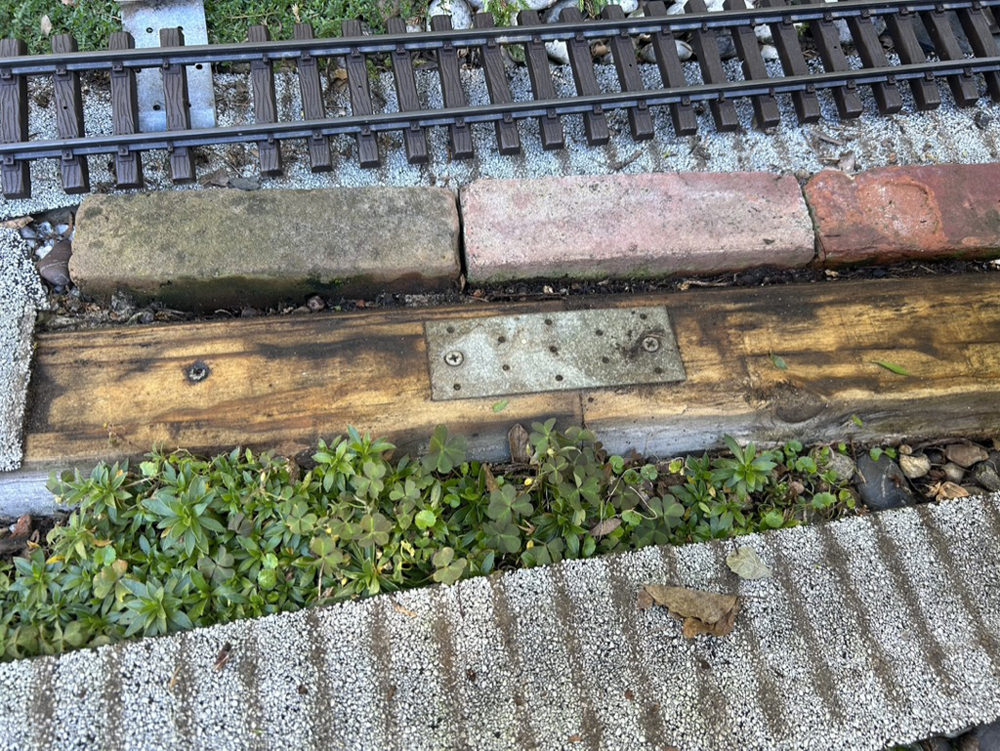 section of old roadbed on garden railway: Replacing roadbed