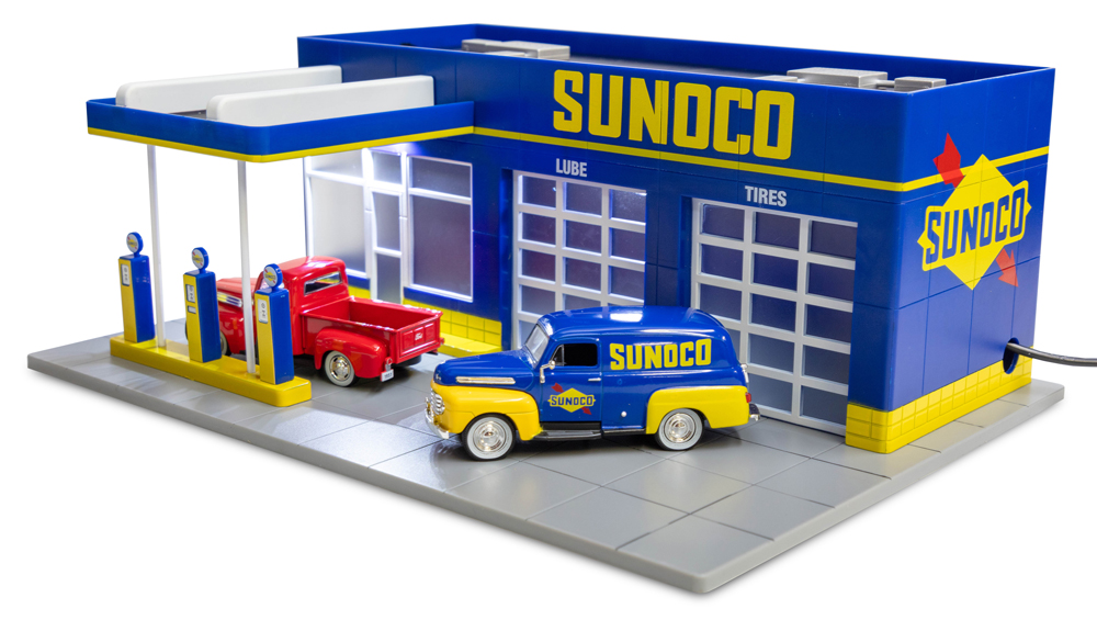 model Sunoco station with two vehicles