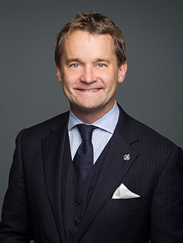Portrait photo of man in suit