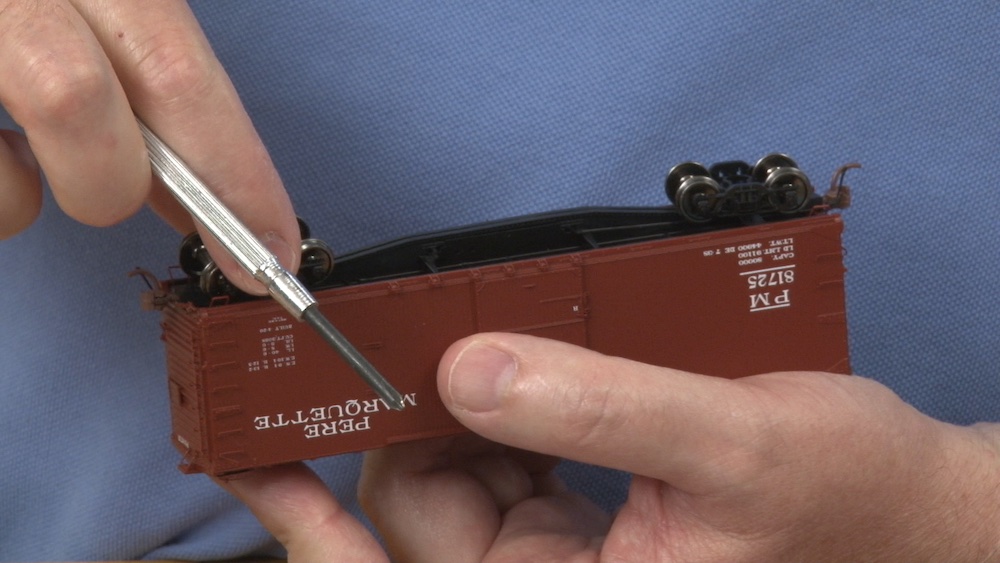 Wiggling trucks on HO scale boxcar