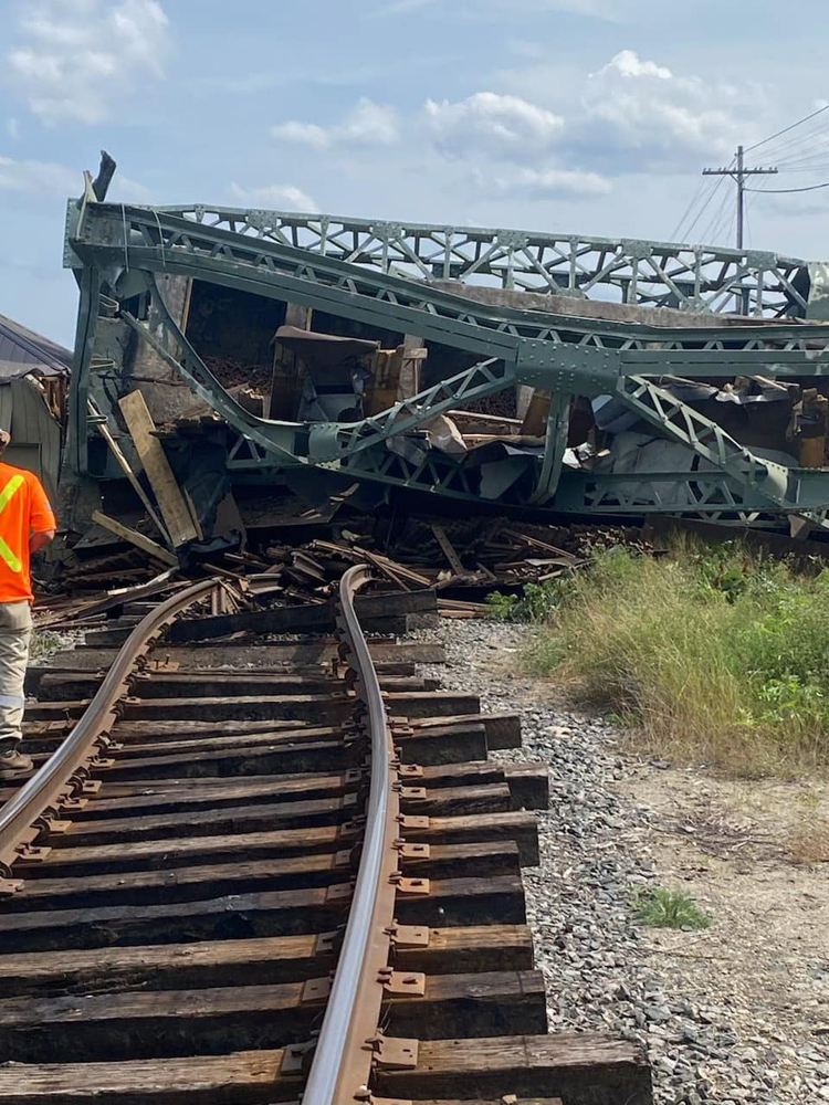 CN bridge collapses in Fort Frances, Ontario (updated) - Trains