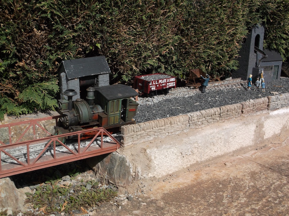 steam locomotive on garden railway