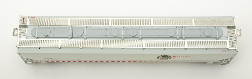 Color photo showing roof details on HO scale covered hopper.