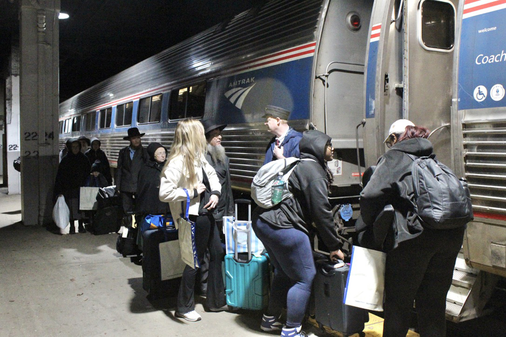 People boarding train at Chicago Union Station