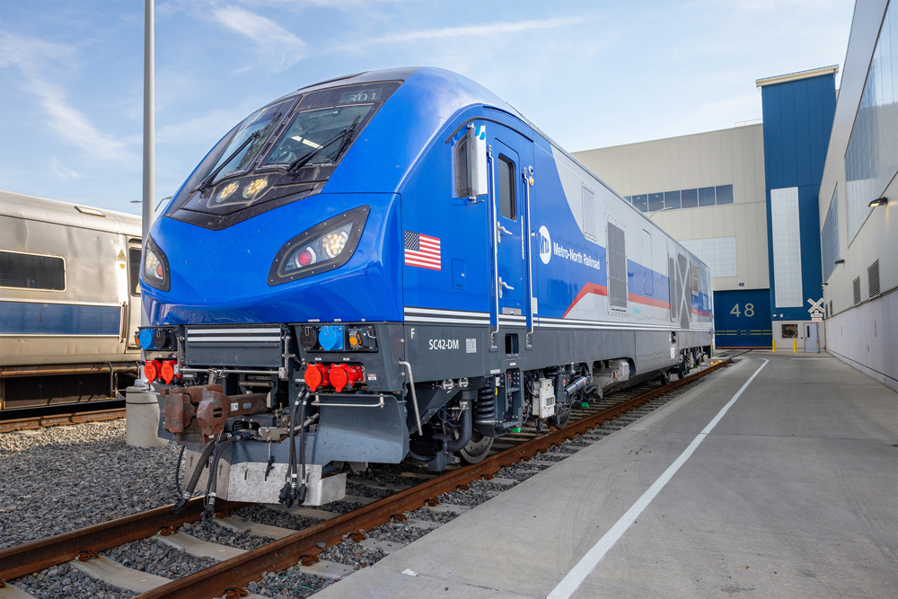 Metro-North introduces Siemens dual-mode locomotives - Trains