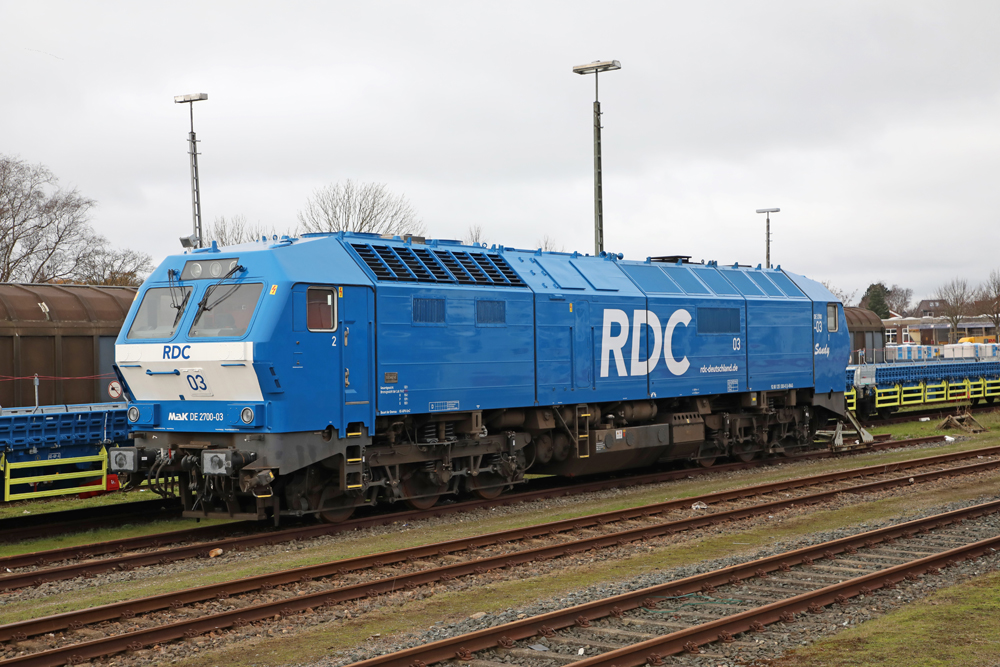 Blue double-ended diesel locomotive with white RDC lettering.